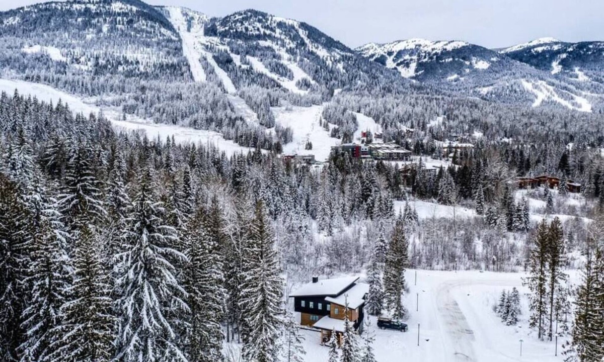 Rossland House | 4BR Luxury Basecamp - All Seasons -Sauna-Steam-Soak