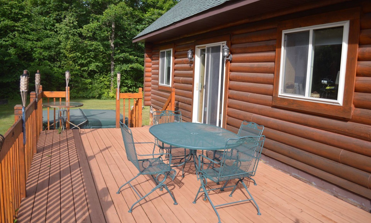 Ladysmith Cabin | Beautiful Ponderosa Pine Log Cabin - Northwoods Retreat On 10 Acres