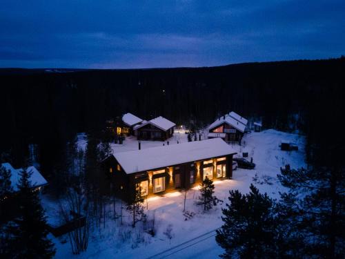 Sirkka Ski Chalet | Black Work Levi Ahde