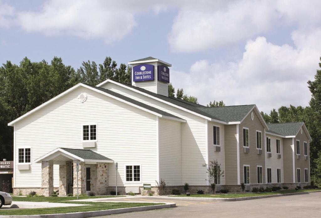 Brillion Hotel | Cobblestone Inn & Suites - Brillion
