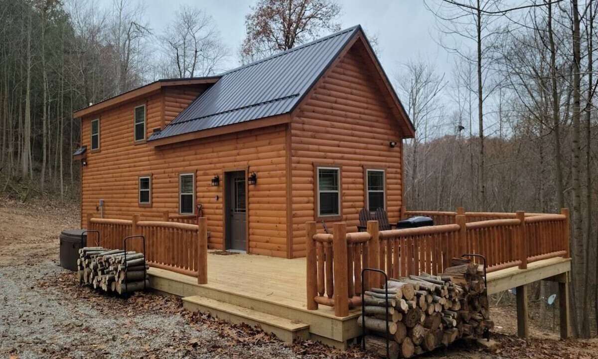 Rockbridge Cabin | Queen of Hearts. Secluded Hocking Hills cabin.
