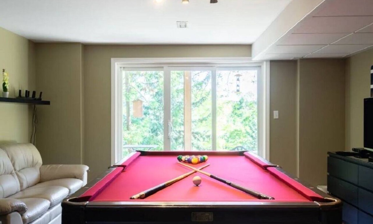 St. Catharines House | River Views | Pool Table | EV Charger | Hiking Trails | Near Niagara Falls