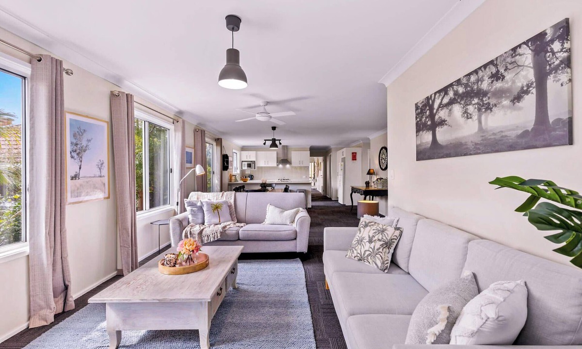 Nowra House | Spring cottage Family 4BR Retreat Walk to Nowra