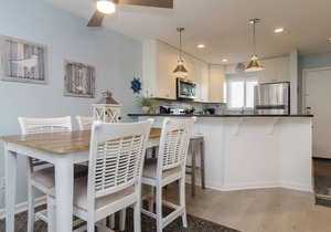 2 BR condo in Sand Pebbles w ocean views! in Carolina Beach