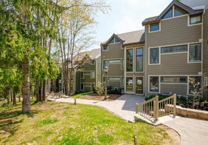 Blue Mountain Chalet Condo Ski in Ski Out 3 BR in Blue Mountains