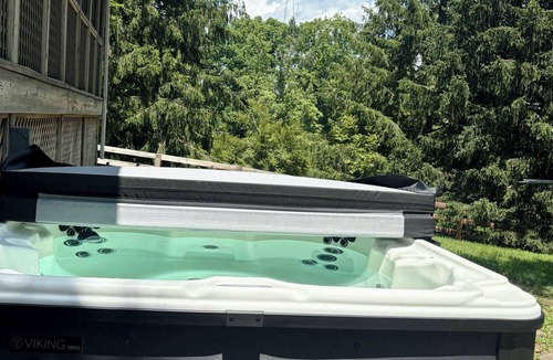 Castleton House | 2 Bedroom 4 person house with private hot tub on Rural Estate