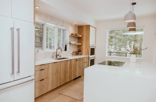 Rossland House | 4BR Luxury Basecamp - All Seasons -Sauna-Steam-Soak