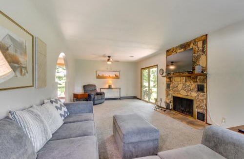 Frederick House | 9 Mi to Downtown Rushville: Cozy Getaway w/Grill