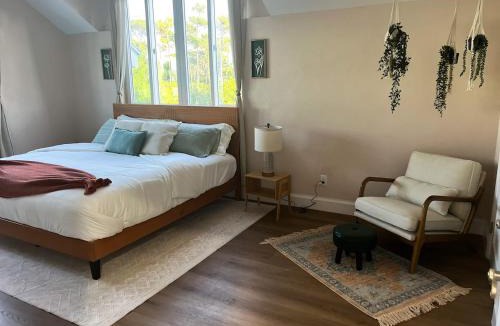 Gambier Apartment | A Lofty Escape - 2BR Cozy Loft by Beach & Airport