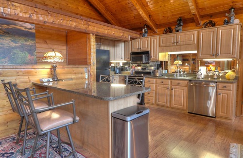 Gatlinburg Cabin | Amazing View -Smoky Mountain View Getaway ~ Cozy Feel, Like Home!