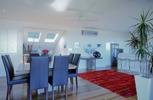 Gerroa House | BLUE SALT-Spectacular water views. Wood Burner Fire. 15% discount all winter.