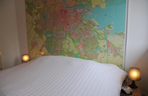 Amsterdam East Bed & Breakfast | Boathotel