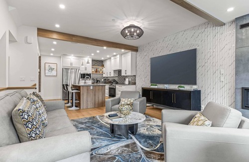 Teepee Town House | BRAND NEW|Cronus by SSR|TopView|Luxury|HOT TUB (BL# RES-11685)