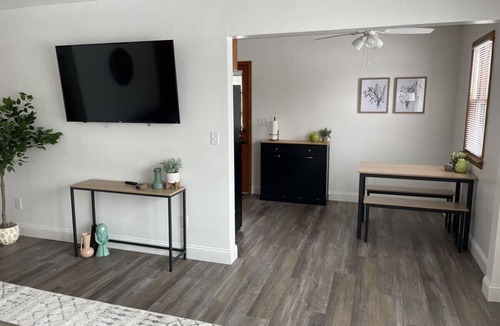 Appleton Apartment | Bright & Cozy APT-Self Check-In