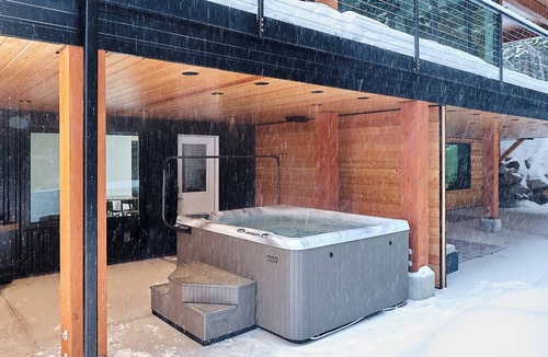 Rossland Apartment | Cedar Nook: Cozy, Modern Retreat Minutes from Red Mountain Resort