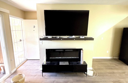 Anaheim Resort Apartment | Close to Disney, two story apartment can sleep 6 or more, with work station ps5