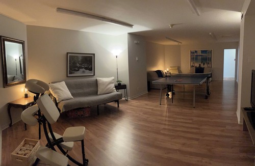 Saint Donat Cabin | Domaine Alpinea adossé aux sentiers, lacs, plage et rivières. www.alpinea.ca