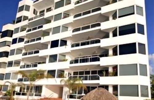 Zona Hotelera Norte Condo | Dramatic Oceanfront Condo with Double Master Suites