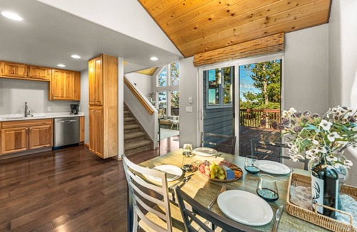 Woodland Park House | Epic Views, Modern Cabin, Hot tub, Family & Pets