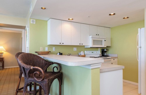 Fort Myers Beach Hotel | Family Friendly Gulf Stay w/Pool & Parking Near Island Hopping Routes | 4 Units