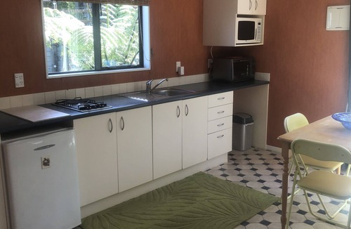 Kaiteriteri Cottage | Kereru Cottage- private self contained holiday cottage - Swimming Pool