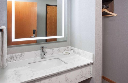 McHenry Hotel | McHenry Inn