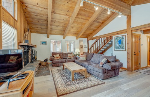 Truckee Ski Chalet | Remodeled home with private hot tub, pool access & free ski shuttle
