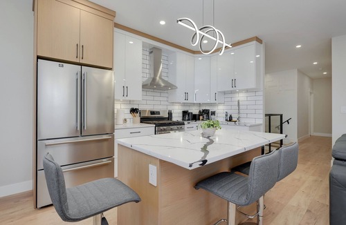 Langford House | Splendid Home in Victoria