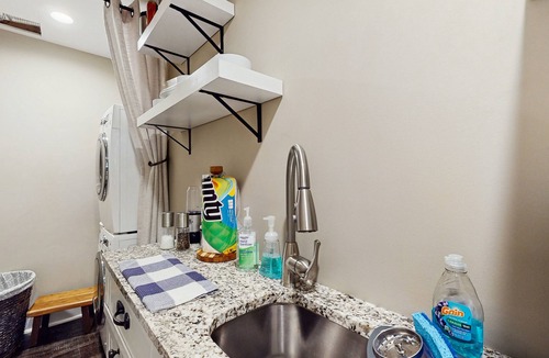 Town of Lloyd Apartment | Studio with private pool, firepit, cabana, grill, & washer/dryer-Dogs ok