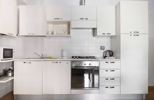 Historic Center Apartment | UR-NEST Marconi 1, modern studio apartment in the city center