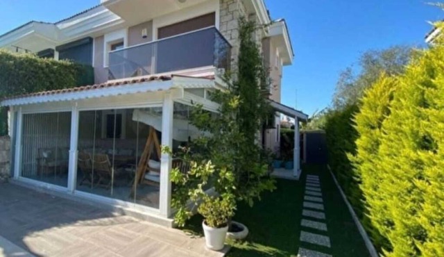 Çeşme'de Aile için Özel Havuzlu Villa! in İzmir