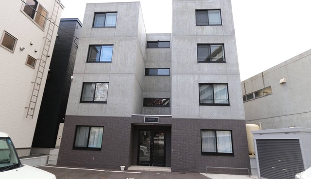 101 Japan's three biggest night views at the foot of Mt.Moiwa Sapporo/Spacious 54㎡/From Chitose Airport to one highway bus/Quiet room/Up to 5 people per room in 札幌市中央区南２７条西