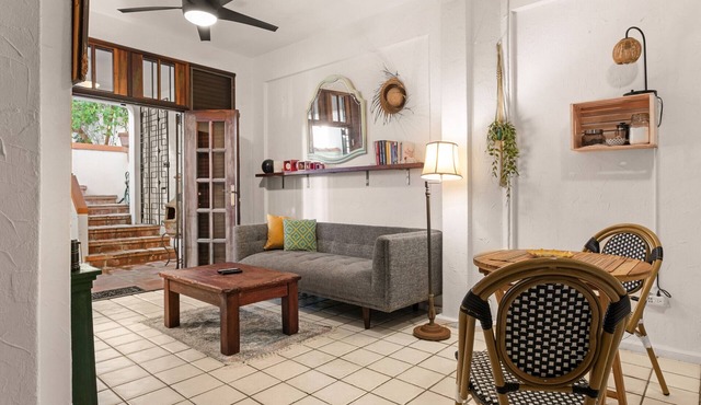 1BR Walk to Beach Sleeps 2 in Santurce
