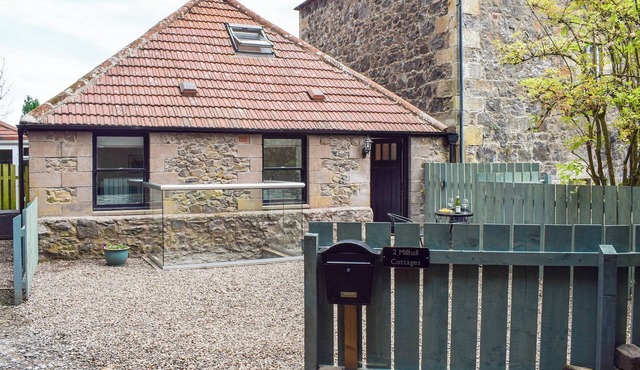 2 bedroom accommodation in Newburgh, near Cupar in Cupar
