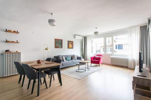 2BR Bright Kadıköy Apartment & AC in Every Room in Istanbul