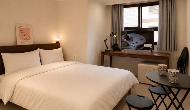5F Stay | Cozy Sleep| 4Min Station| Hongdae 20m| Gyeongbokgung30m| Yeouido10m in Seoul