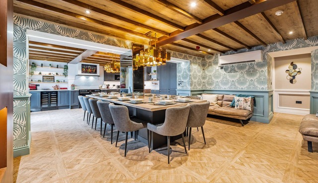 6* Luxury Private Beach Manor House with full heated swimming pool, gym & spa in Middleton