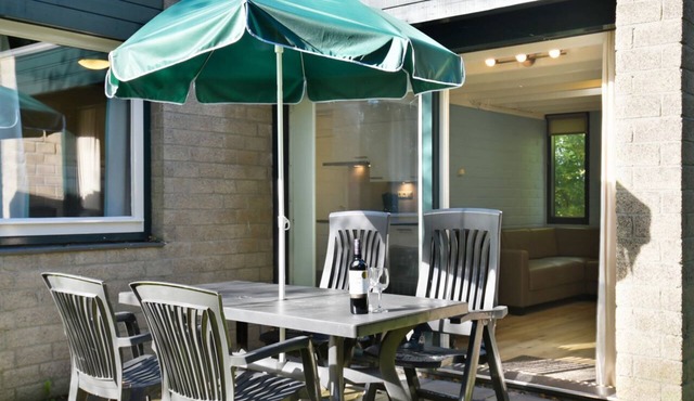 6-person bungalow in the holiday park Landal Het Vennenbos in Hapert