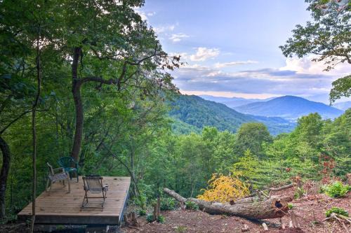 8 Acres + Hiking Trails: Little Switzerland Escape in Spruce Pine
