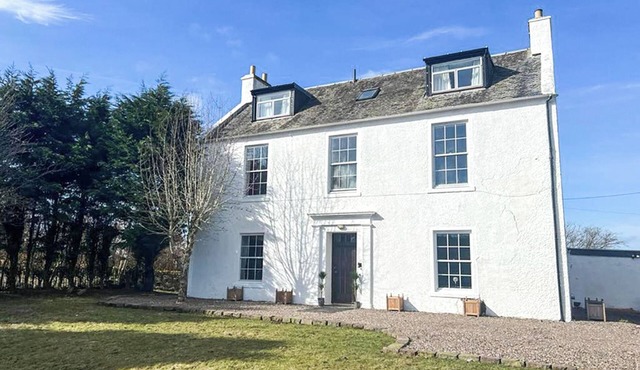 9 bedroom accommodation in Kirknewton, near Edinburgh in Edinburgh