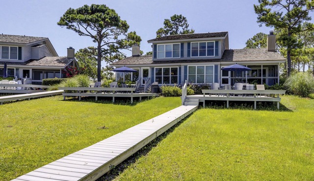 9 Lands End Rd-Pretty view, Pool Onsite, Easy Walk to water & S. Beach Marina in Hilton Head Island