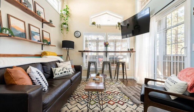 A Mountain Tiny dream 2BR, Views, Patio, Fireplace in Woodland Park
