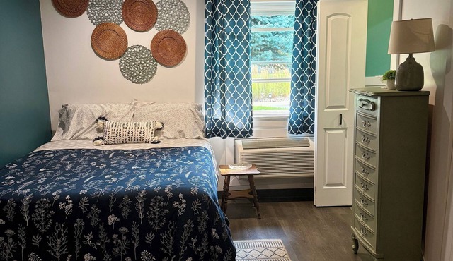 Adorable studio unit with full kitchen in Lewistown