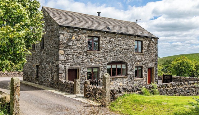 An 1800’s barn conversion with beams, exposed stonework and flagged floors. in Fence