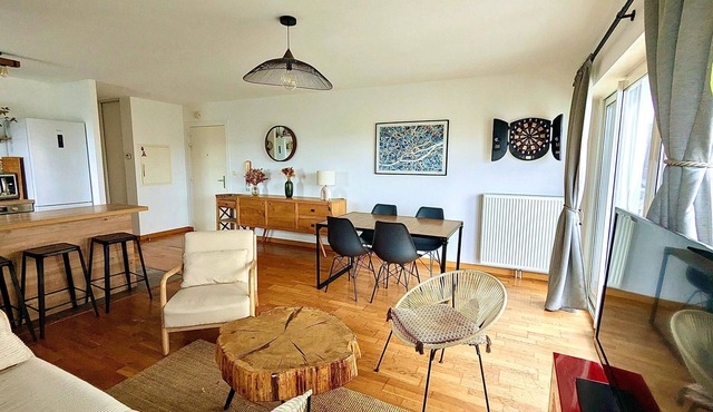 Apartment with balcony and parking near center in Nantes