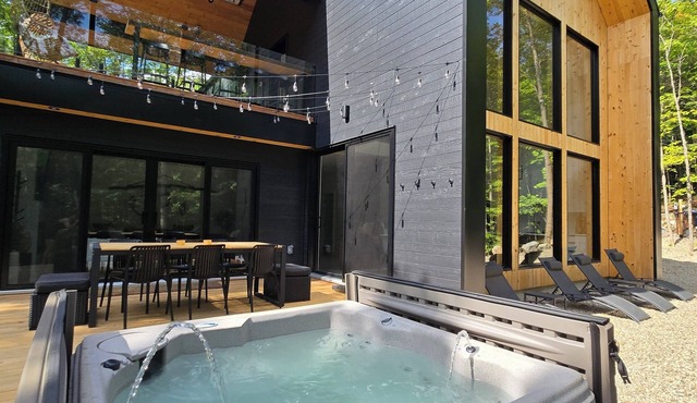 Armoni Ski & Spa - Scandinavian Luxury Chalet in Cantley