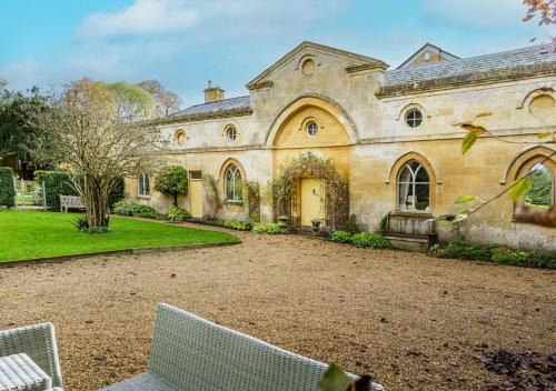 Artisan Hall: 4BD Stunning Grandeur in Cotswolds in Toddington