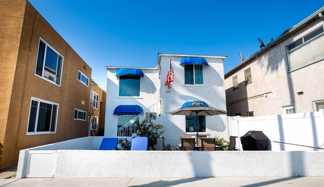 Beach across the street, Alamitos Bay steps away! No hidden Fees! in Long Beach