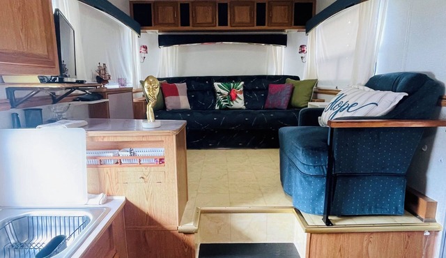 Beautiful 2-bedroom campground in peaceful Lighthouse Point with AC in Lighthouse Point