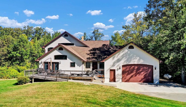 Beautifully Remodeled Lakefront Home in Walker